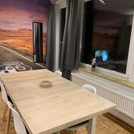 Mainpark Apartment 4 Schlafzimmer Bis Zu 10 Personen Direkt Ueber Aschaffapartment Bei Aschaffenburg Mainaschaff エクステリア 写真
