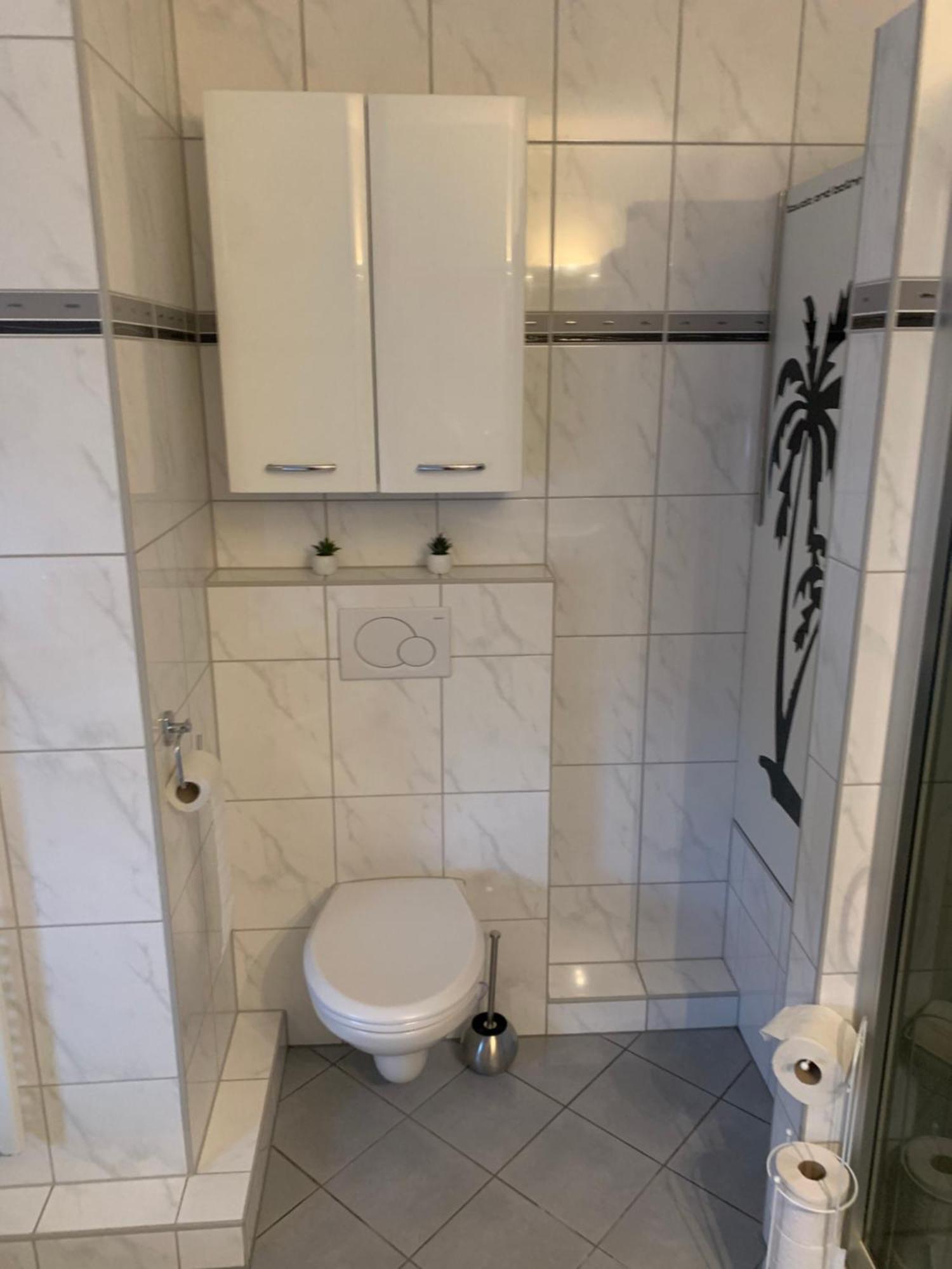 Mainpark Apartment 4 Schlafzimmer Bis Zu 10 Personen Direkt Ueber Aschaffapartment Bei Aschaffenburg Mainaschaff エクステリア 写真