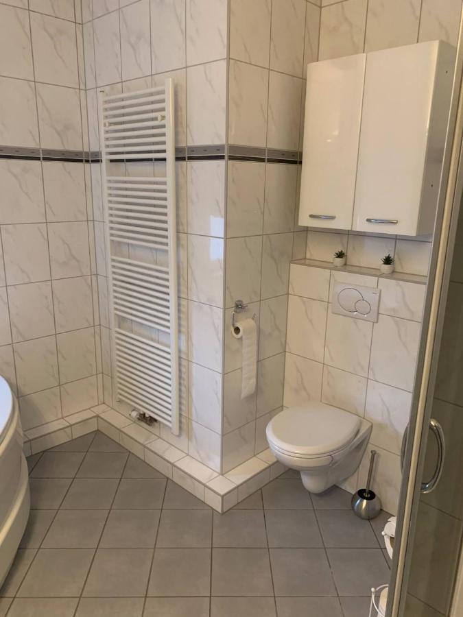 Mainpark Apartment 4 Schlafzimmer Bis Zu 10 Personen Direkt Ueber Aschaffapartment Bei Aschaffenburg Mainaschaff エクステリア 写真