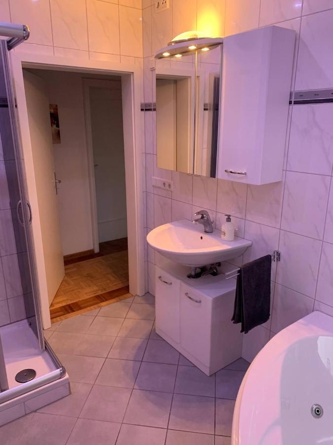 Mainpark Apartment 4 Schlafzimmer Bis Zu 10 Personen Direkt Ueber Aschaffapartment Bei Aschaffenburg Mainaschaff エクステリア 写真